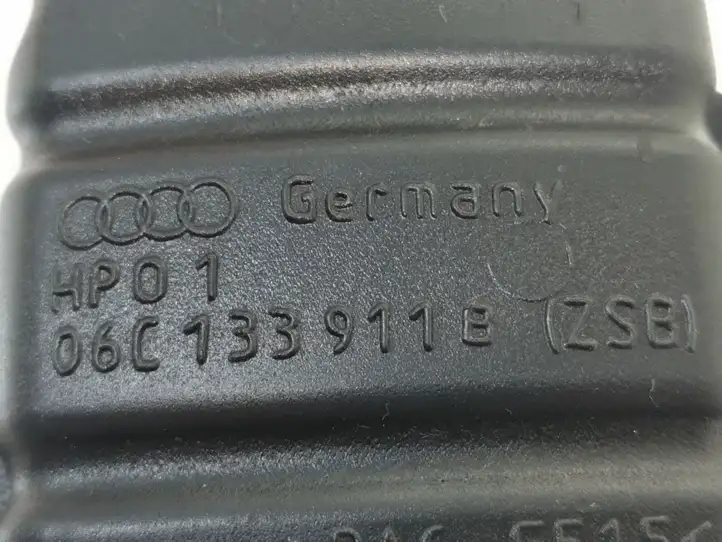 Audi A4 S4 B6 8E 8H (2000 - 2006) 06C133911B Шланг сапуна — фото 4