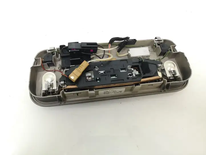 Audi A4 S4 B6 8E 8H (2000 - 2006) 8H0947111L Передняя подсветка — фото 2