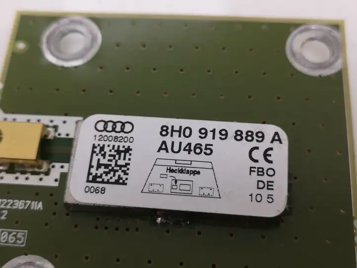 Audi A4 S4 B6 8E 8H (2000 - 2006) 8H0919889A Усилитель антенны — фото 2