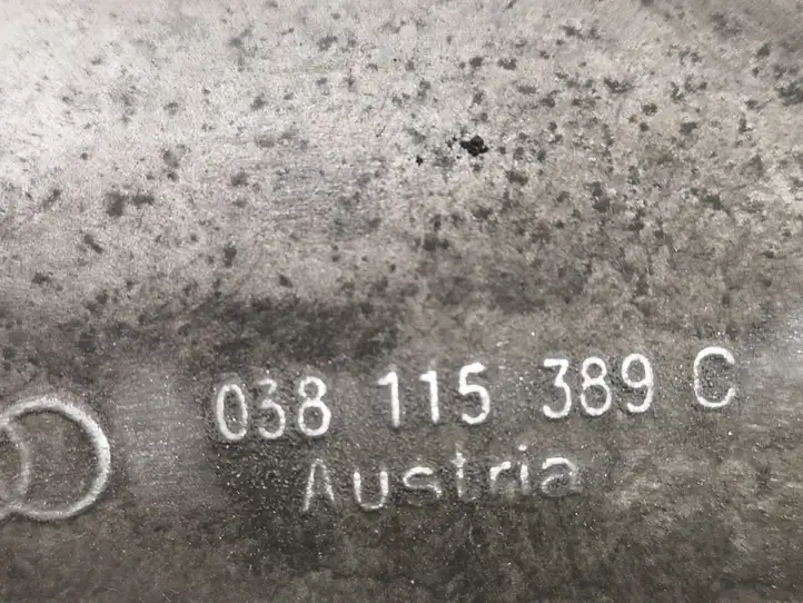 Audi A4 S4 B7 8E 8H (2004 - 2009) 038115389C Кронштейн масляного фильтра — фото 3