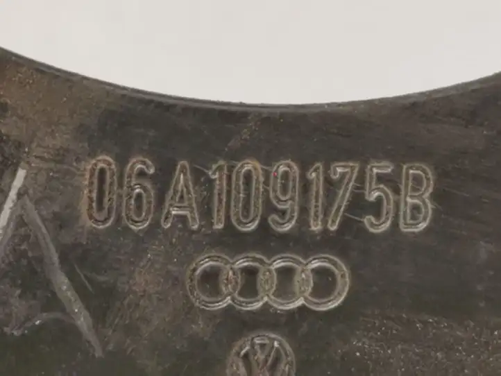 Audi A3/S3 8P (2004 - 2008) 06A109175B Защита ремня ГРМ — фото 3
