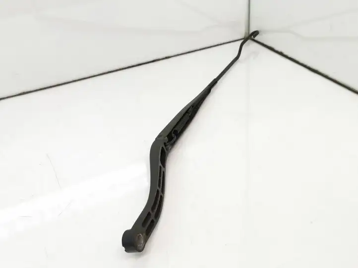Toyota Auris 150 (2006 - 2012) 09185813 Рычаг стеклоочистителя — фото 1