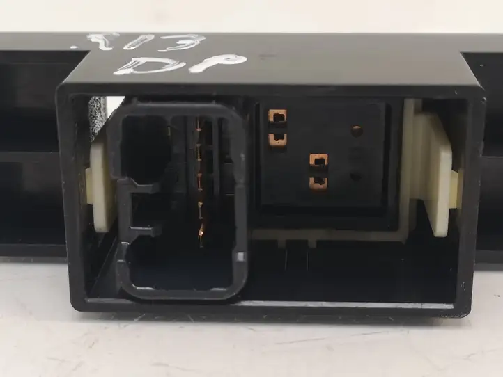 Mitsubishi ASX (2010 - 2016) C8DD411MB Кнопка стеклоподъемников — фото 3