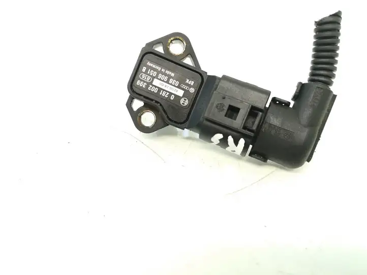 Volkswagen Touran I (2003 - 2010) 038906051B Датчик температуры впускного воздуха — фото 1
