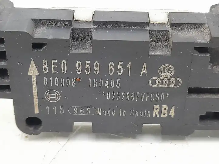 Audi A3/S3 8P (2004 - 2008) 8E0959651A Датчик удара SRS — фото 3
