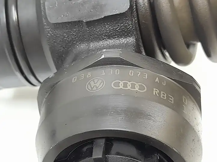 Audi A4 S4 B6 8E 8H (2000 - 2006) 038130073AJ Форсунка — фото 5
