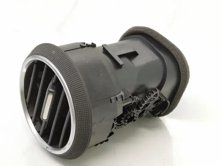 Audi A3/S3 8P (2004 - 2008) 8P0820901A5PR Боковой воздушный дефлектор — фото 2