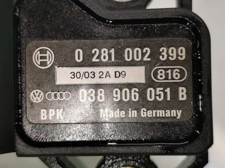Audi A4 S4 B6 8E 8H (2000 - 2006) 0281002399 Датчик давления воздуха впуска — фото 3