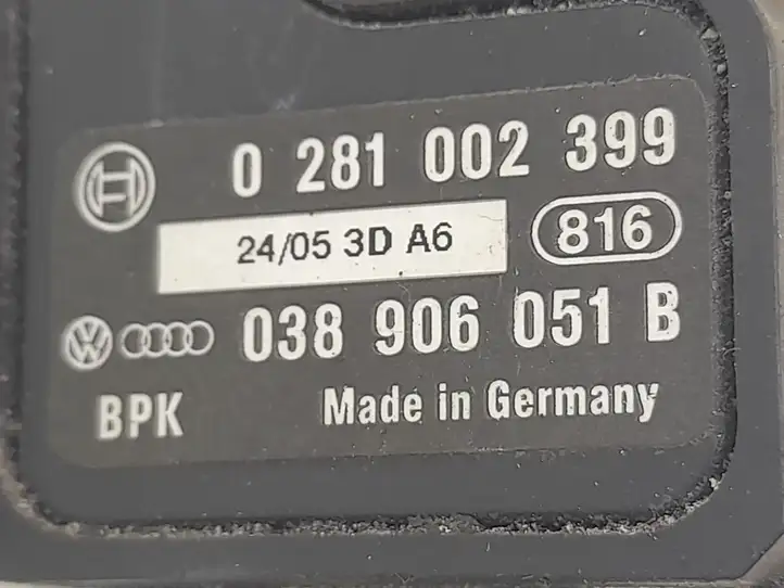 Volkswagen Jetta V (2005 - 2010) 038906051B Датчик температуры впускного воздуха — фото 2
