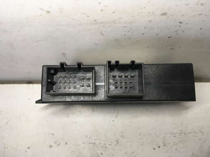 Volkswagen Touran I (2003 - 2010)  8P0907383 Блок управления крюка для прицепа
