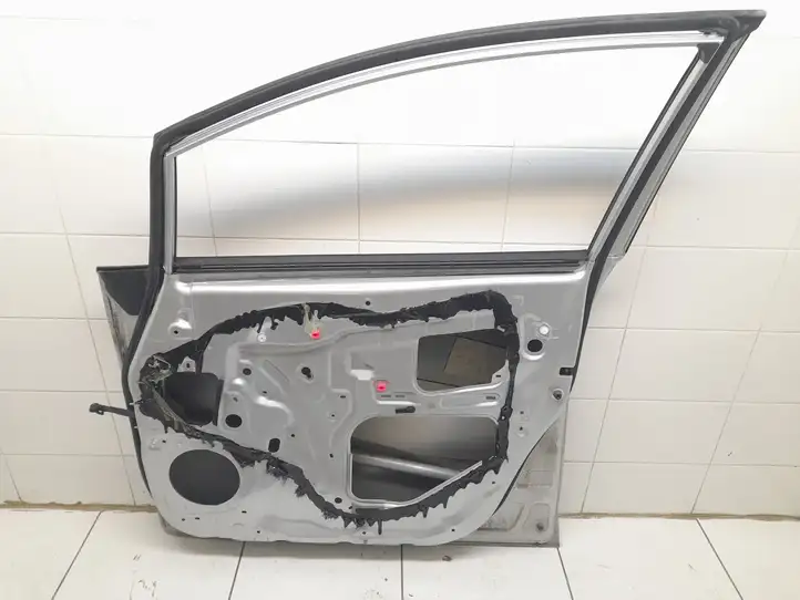Toyota Verso (2012 - 2015) Дверь — фото 9