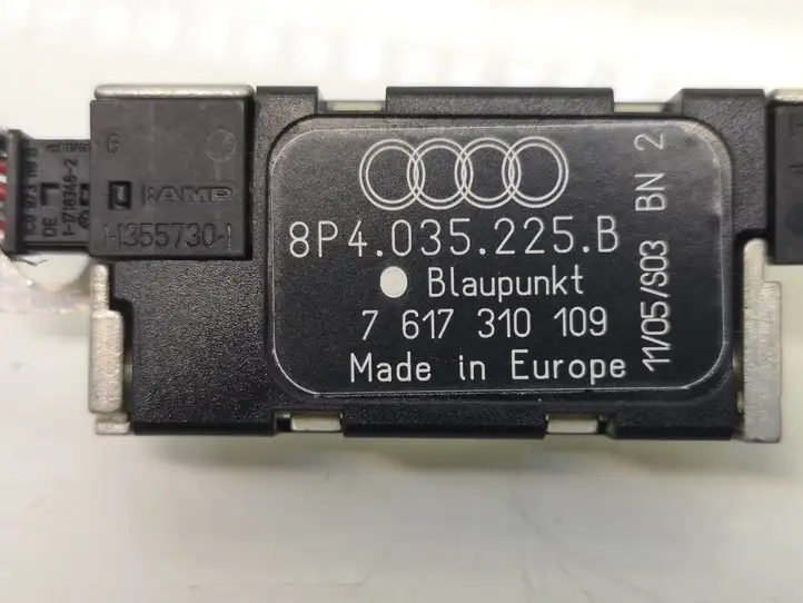 Audi A3/S3 8P (2004 - 2008) 8P4035225B Усилитель антенны — фото 4
