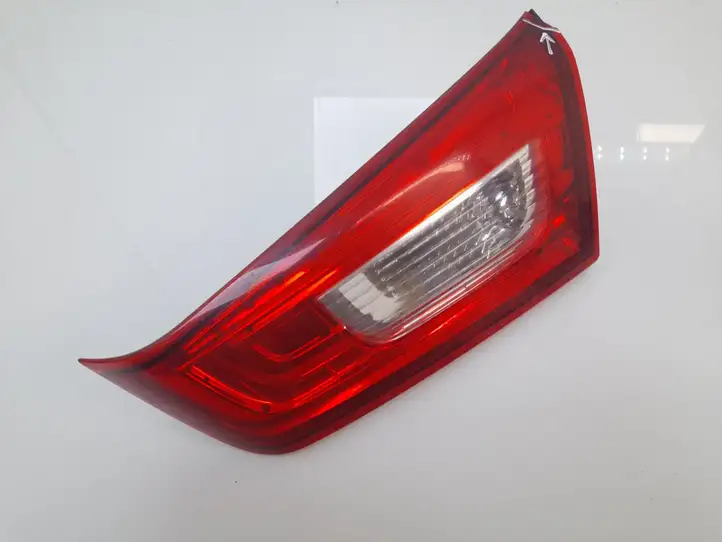 Mitsubishi ASX (2010 - 2016) ZN19X Задний фонарь в крышке багажника — фото 1