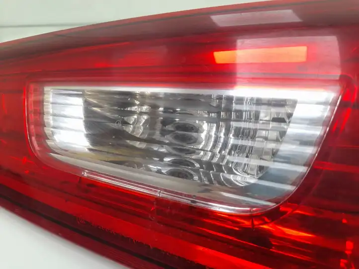 Mitsubishi ASX (2010 - 2016) ZN19X Задний фонарь в крышке багажника — фото 5