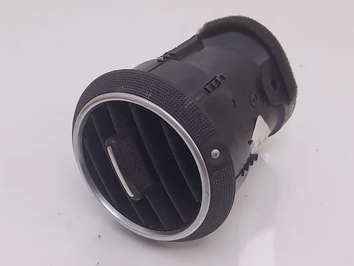 Audi A3/S3 8P (2004 - 2008) 8P0820901A Боковой воздушный дефлектор — фото 1
