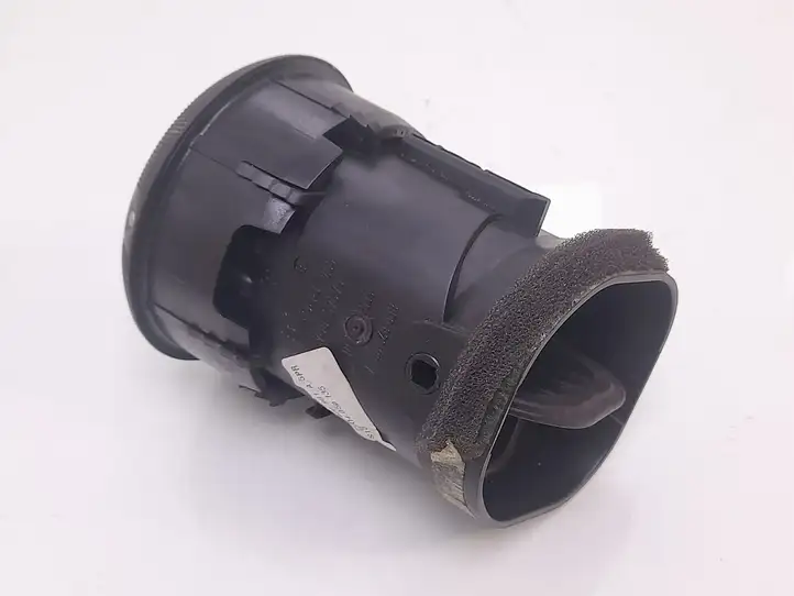 Audi A3/S3 8P (2004 - 2008) 8P0820901A Боковой воздушный дефлектор — фото 3