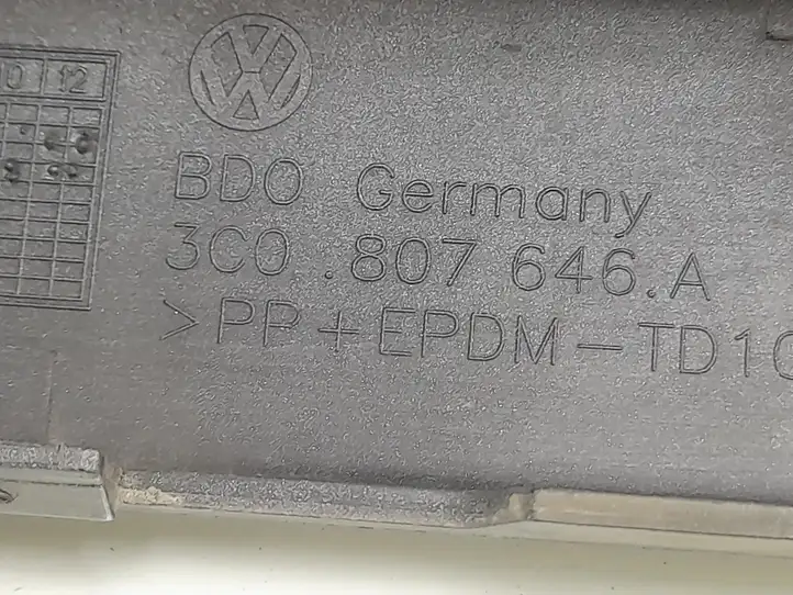 Volkswagen PASSAT B6 (2005 - 2010) 8C0807646A Молдинг переднего бампера — фото 5