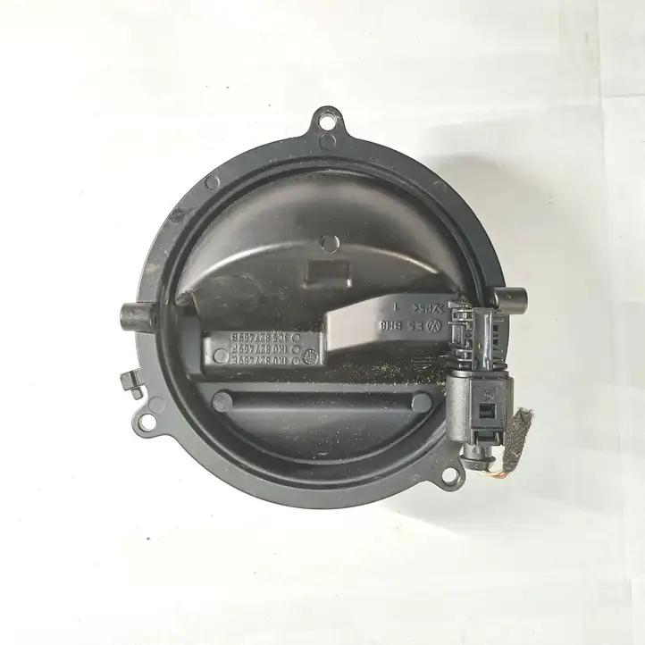 Volkswagen Golf V (2003 - 2009) 1K0827469E Ручка крышки багажника — фото 2
