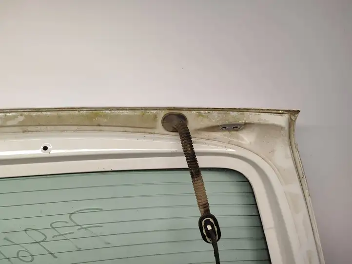 Volkswagen Caddy (2010 - 2015) Крышка багажника — фото 2