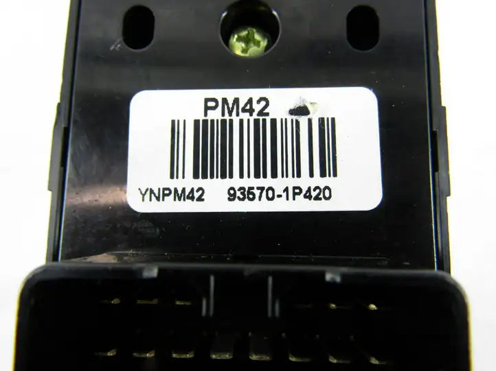 Kia Venga (2010 - 2014) Блок кнопок стеклоподъемников — фото 4