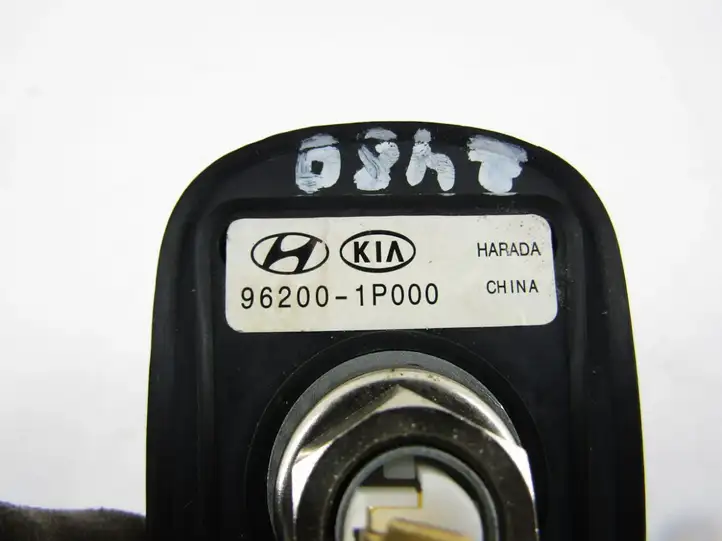Kia Venga (2010 - 2014) Радиоантенна — фото 4