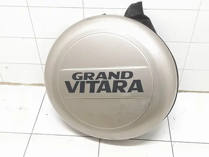 Suzuki Grand Vitara I (1998 - 2005) Обшивка ниши запасного колеса — фото 1