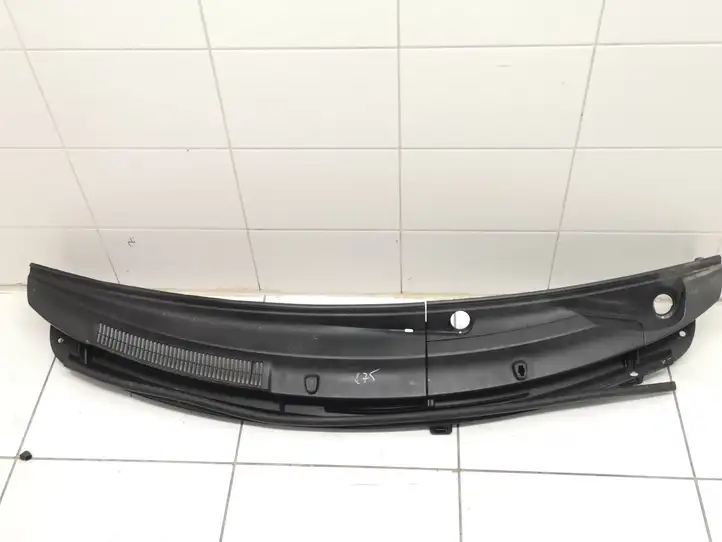 Toyota Yaris (2005 - 2009) 557830D040 Жабо стеклоочистителей — фото 1