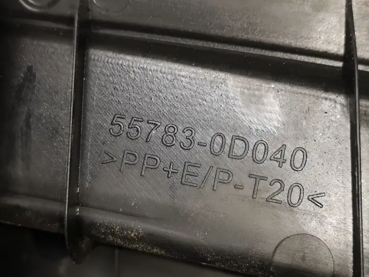 Toyota Yaris (2005 - 2009) 557830D040 Жабо стеклоочистителей — фото 4