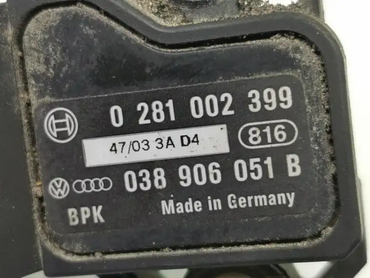 Volkswagen Golf V (2003 - 2009) 038906051B Датчик давления воздуха впуска — фото 5