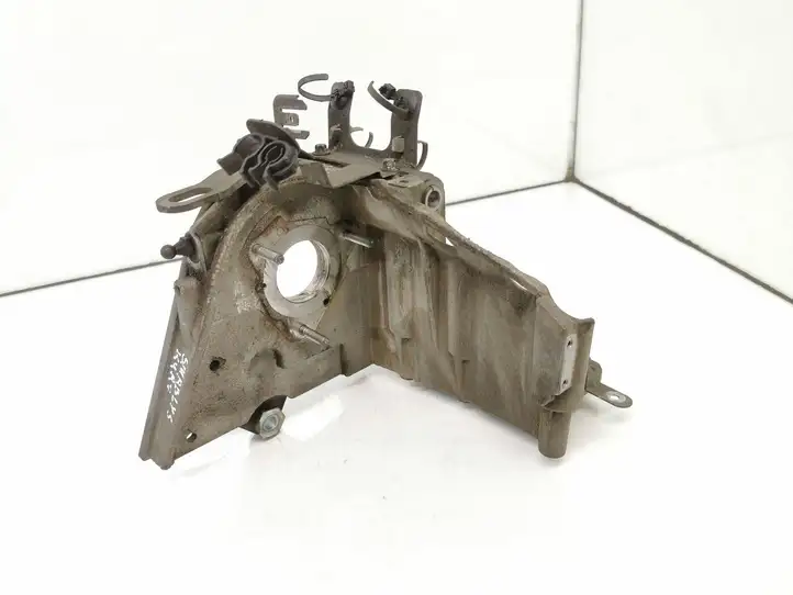 Opel Vectra C (2005 - 2009) 55187918 Кронштейн топливного насоса — фото 2