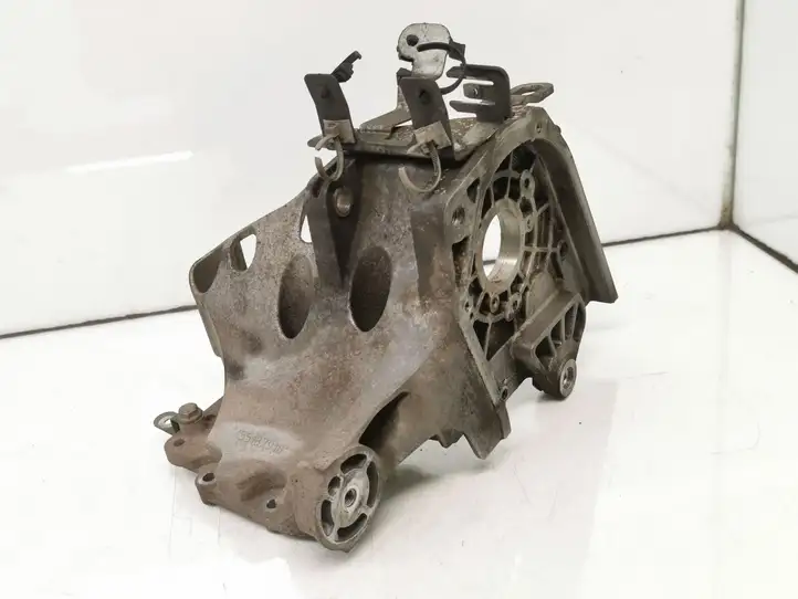 Opel Vectra C (2005 - 2009) 55187918 Кронштейн топливного насоса — фото 10