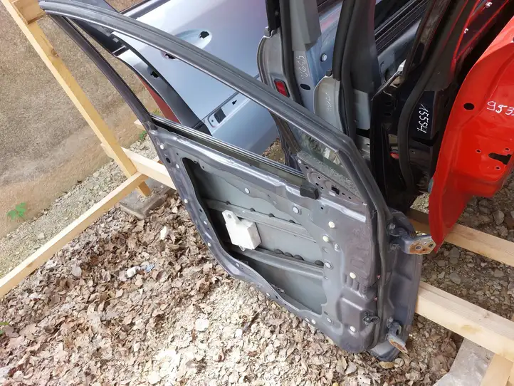 Mazda 5 (2005 - 2010) Дверь — фото 3