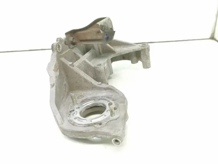 Mazda 6 (2005 - 2007) RF7J Кронштейн топливного насоса — фото 2