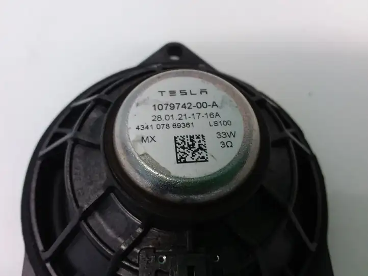 Tesla Model 3 (2017 - 2023)  107974200A Громкоговоритель в панели
