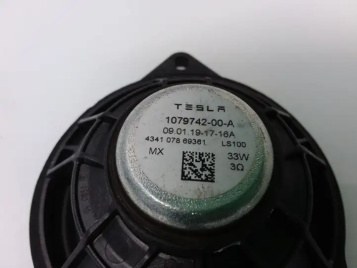 Tesla Model 3 (2017 - 2023) 107974200A Динамик панели приборов — фото 4