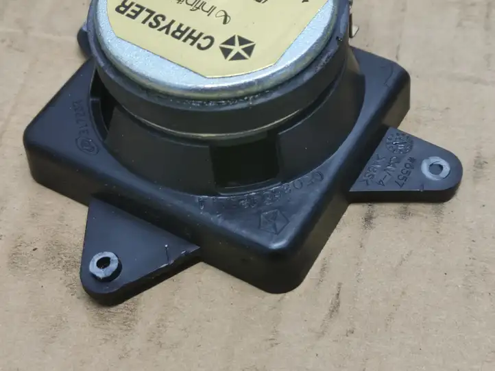 Chrysler Voyager (2004 - 2007)  04685950AC Громкоговоритель в панели