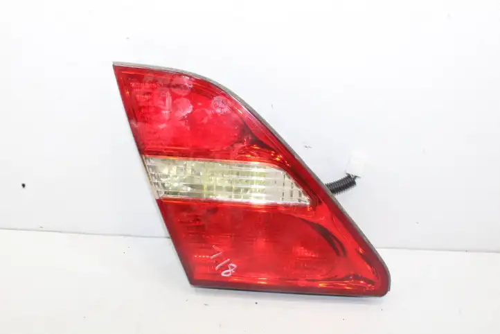 Lexus LS 430 (2000 - 2003)   Задний фонарь в крышке багажника