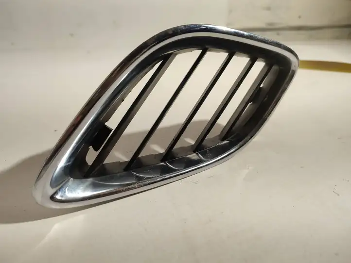 Saab 9-5 (1998 - 2005) 5336185 Нижняя решетка переднего бампера — фото 1