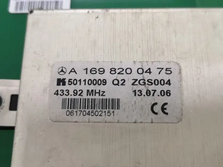 Mercedes-Benz B-class W245 (2005 - 2008) A1698200475 Усилитель антенны — фото 3