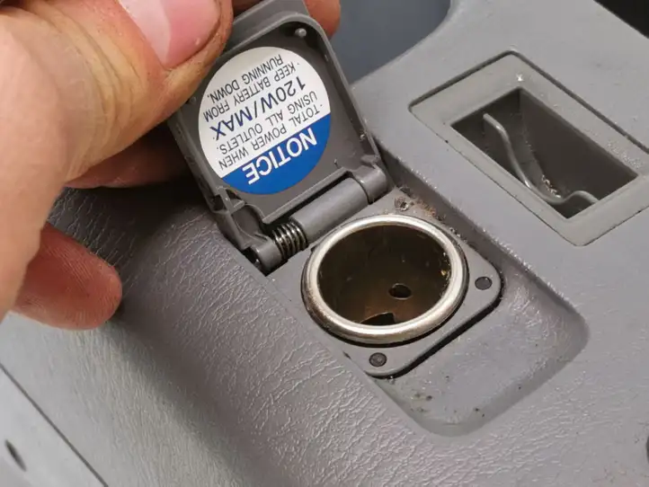 Toyota RAV 4 (XA20) (2000 - 2005) 5891242010 Прочие детали салона — фото 6