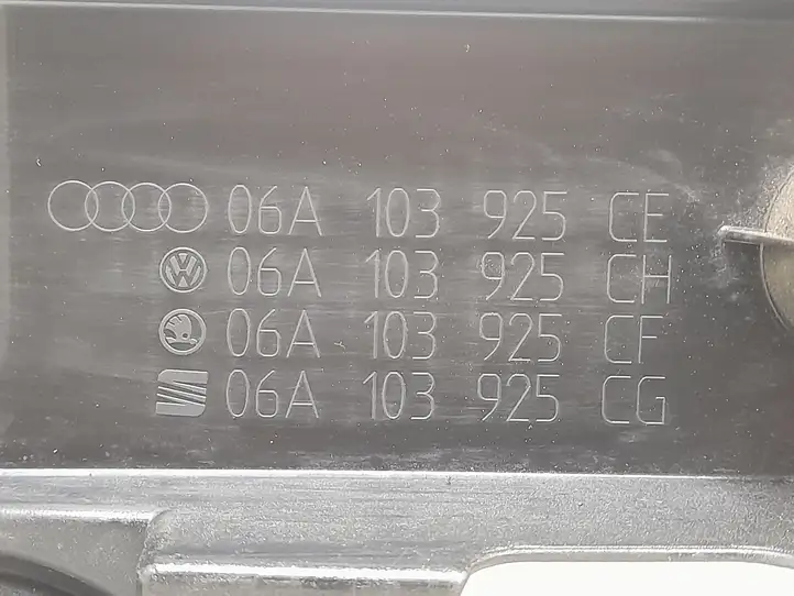 Audi A3/S3 8P (2004 - 2008) 06A103925CE Крышка двигателя декоративная — фото 4