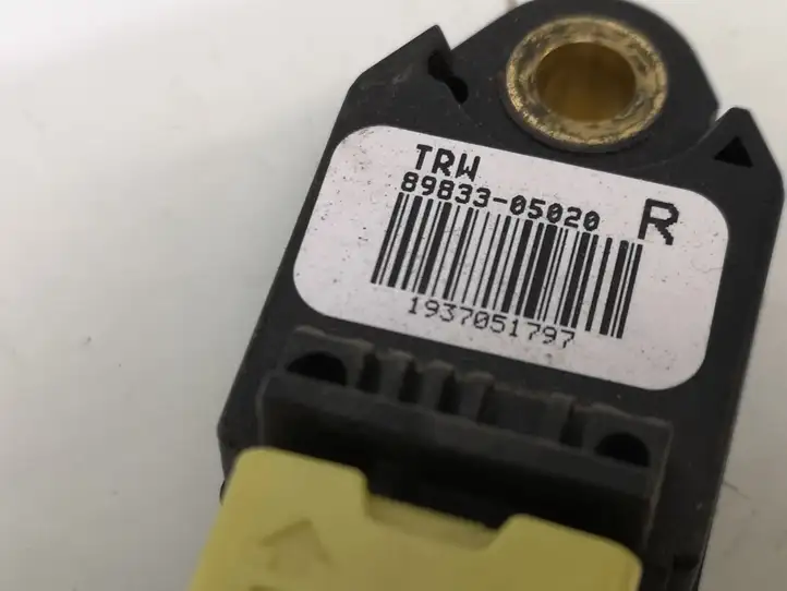 Toyota Avensis T250 (2006 - 2009) 8983305020 Датчик удара SRS — фото 2