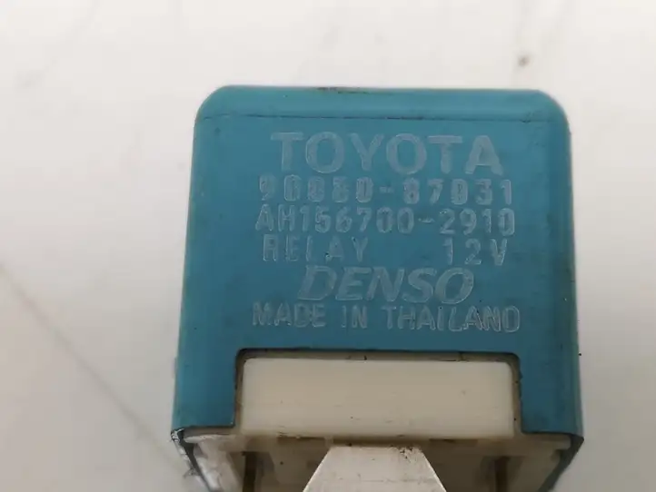 Toyota Avensis T250 (2006 - 2009) 8264105030A Блок предохранителей — фото 15
