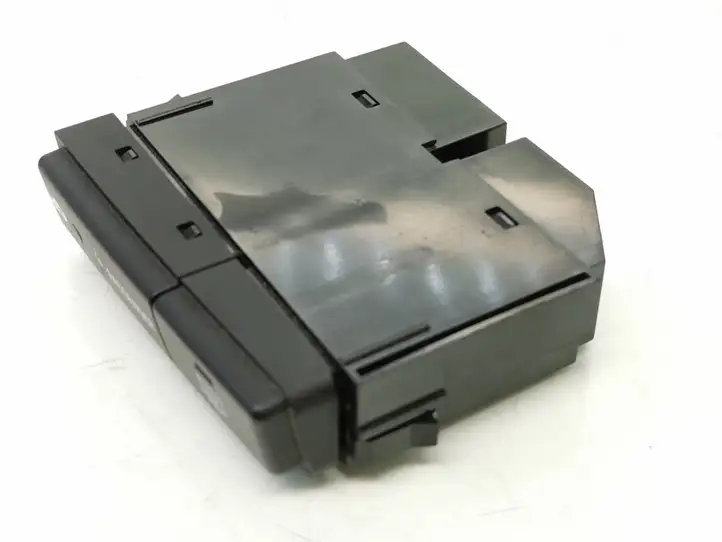 Toyota Avensis T250 (2006 - 2009) 8479005110 Кнопка обогрева стекла — фото 3