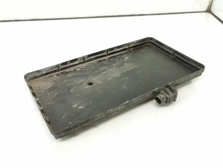Toyota Avensis T250 (2006 - 2009) 74431050801 Крышка ящика аккумулятора — фото 4
