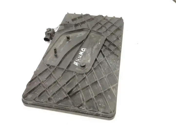 Toyota Avensis T250 (2006 - 2009) 74431050801 Крышка ящика аккумулятора — фото 5