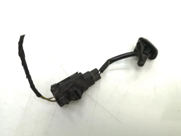 Ford Focus (2011 - 2015) BM5117666 Форсунка омывателя лобового стекла — фото 2