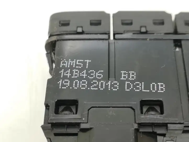 Ford Focus (2011 - 2015) AM5T14B436BB Кнопка парктроника — фото 3