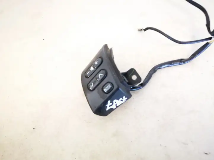 Toyota Corolla Verso AR10 (2004 - 2009) Кнопки на рулевом колесе — фото 2