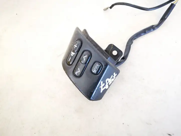Toyota Corolla Verso AR10 (2004 - 2009) Кнопки на рулевом колесе — фото 3